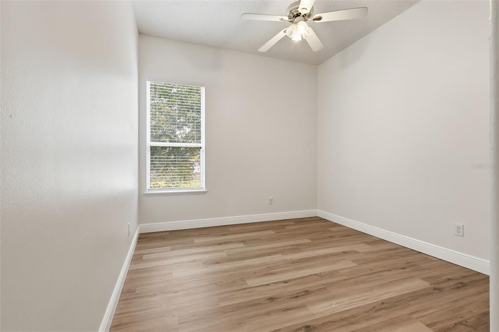 合同活跃: $550,000 (4 贝兹, 2 浴室, 3060 平方英尺)