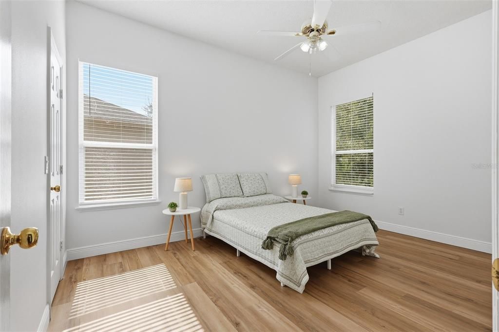 合同活跃: $550,000 (4 贝兹, 2 浴室, 3060 平方英尺)