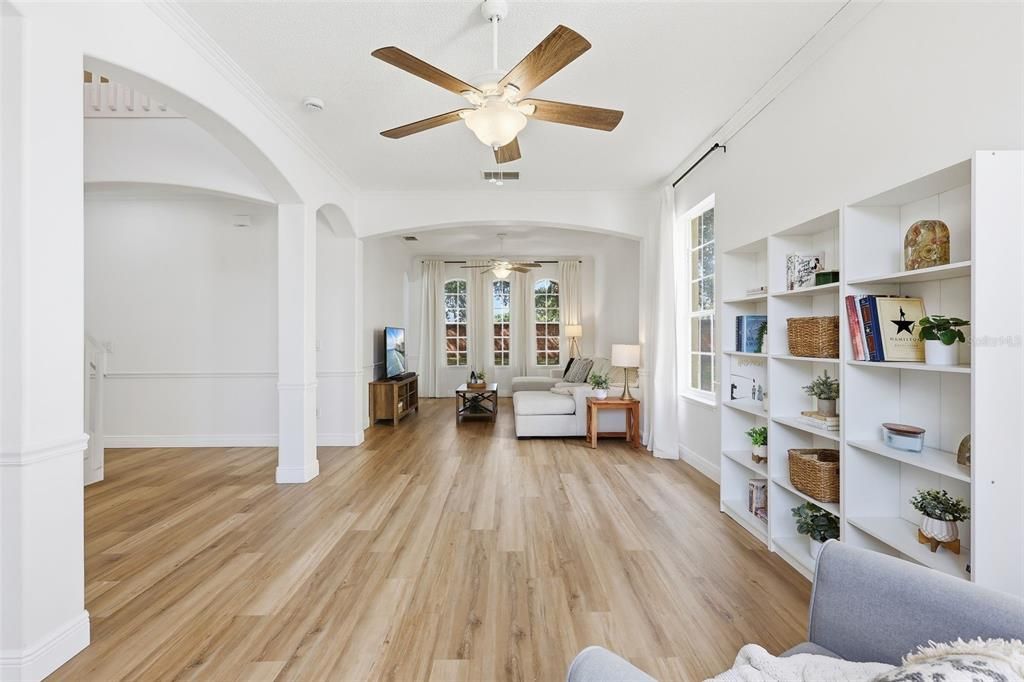 合同活跃: $550,000 (4 贝兹, 2 浴室, 3060 平方英尺)