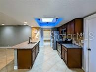 出租: $2,500 (4 贝兹, 3 浴室, 1948 平方英尺)