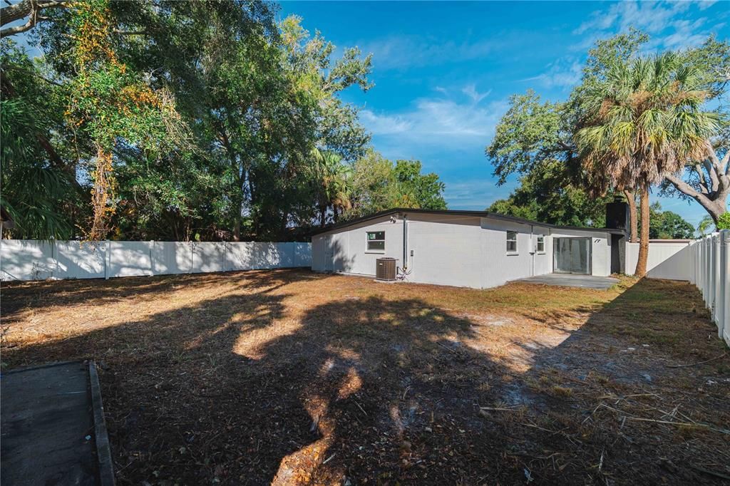 合同活跃: $459,000 (4 贝兹, 2 浴室, 1664 平方英尺)