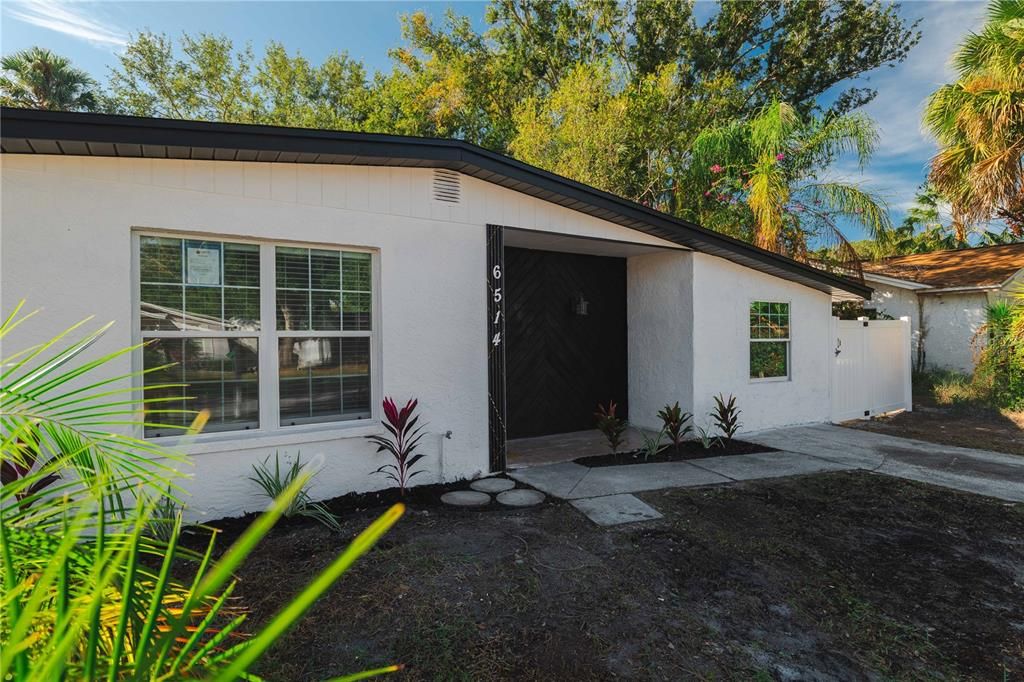 合同活跃: $459,000 (4 贝兹, 2 浴室, 1664 平方英尺)