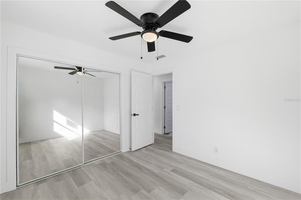 合同活跃: $459,000 (4 贝兹, 2 浴室, 1664 平方英尺)