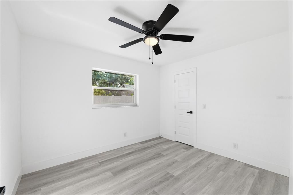 合同活跃: $459,000 (4 贝兹, 2 浴室, 1664 平方英尺)