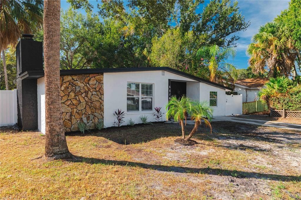 合同活跃: $459,000 (4 贝兹, 2 浴室, 1664 平方英尺)