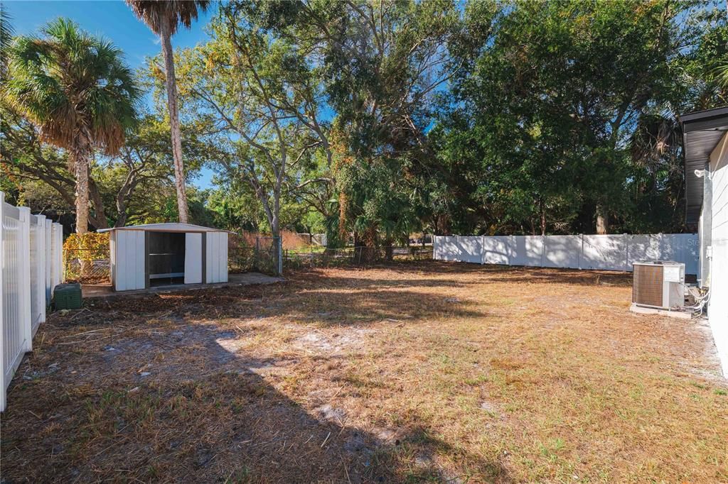 合同活跃: $459,000 (4 贝兹, 2 浴室, 1664 平方英尺)