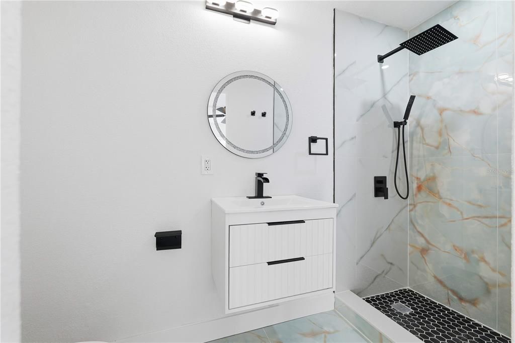 合同活跃: $459,000 (4 贝兹, 2 浴室, 1664 平方英尺)