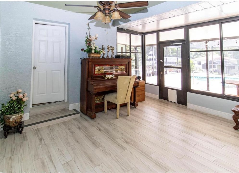 На продажу: $729,900 (4 спален, 2 ванн, 3442 Квадратных фут)