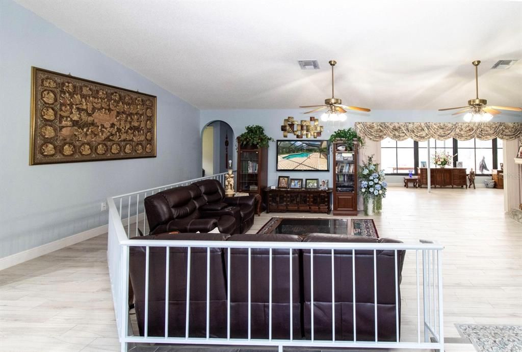 На продажу: $729,900 (4 спален, 2 ванн, 3442 Квадратных фут)