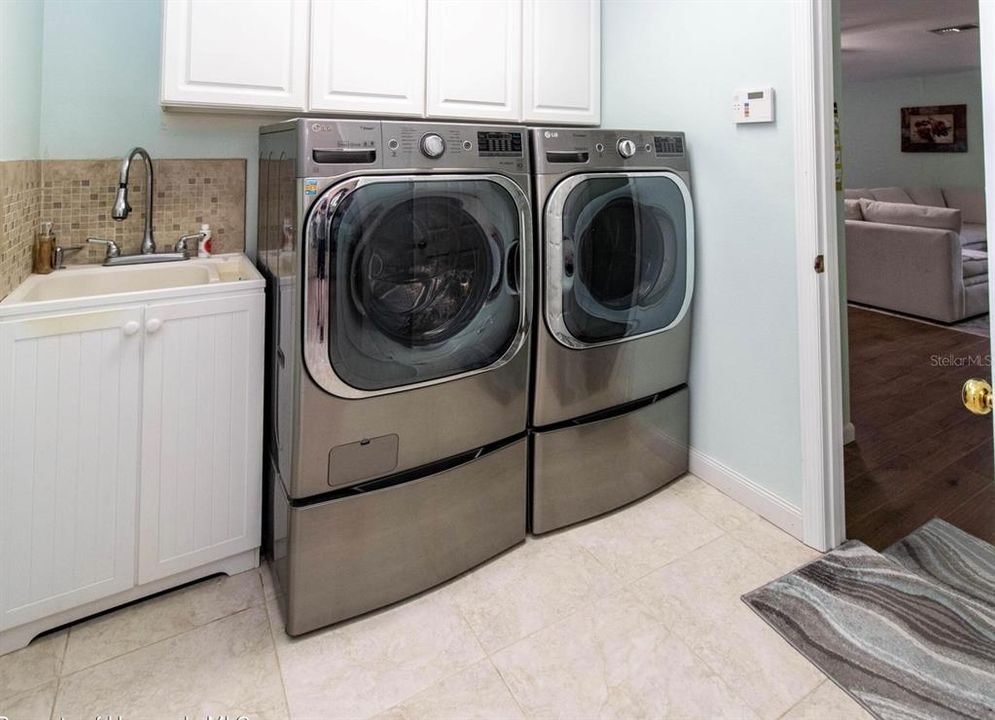 На продажу: $729,900 (4 спален, 2 ванн, 3442 Квадратных фут)