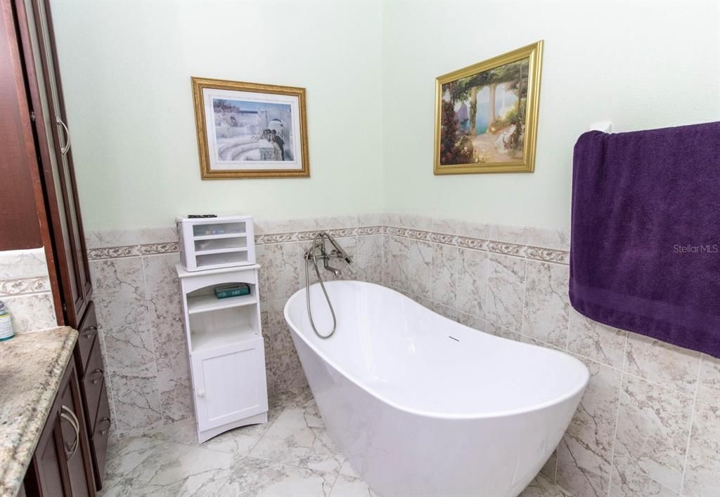 На продажу: $729,900 (4 спален, 2 ванн, 3442 Квадратных фут)