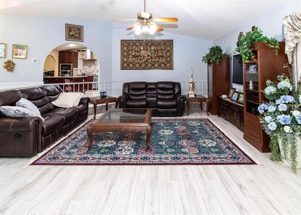 На продажу: $729,900 (4 спален, 2 ванн, 3442 Квадратных фут)