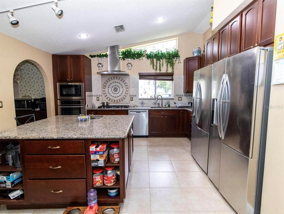 На продажу: $729,900 (4 спален, 2 ванн, 3442 Квадратных фут)