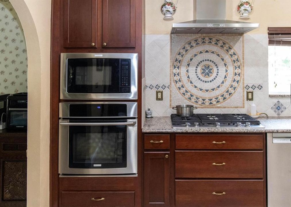 На продажу: $729,900 (4 спален, 2 ванн, 3442 Квадратных фут)