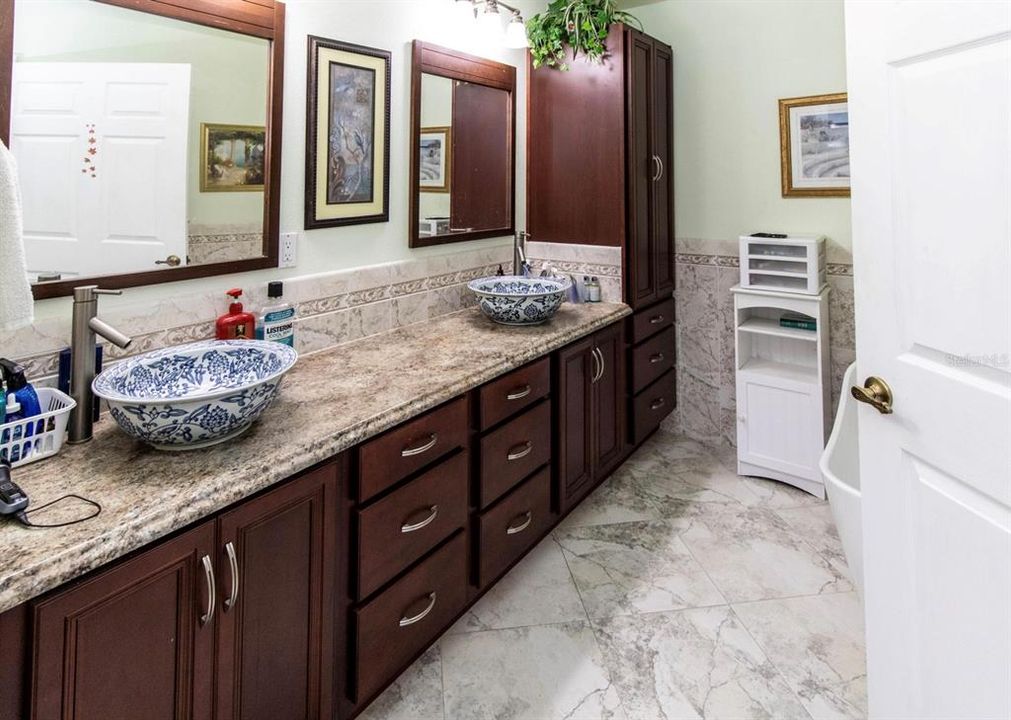 На продажу: $729,900 (4 спален, 2 ванн, 3442 Квадратных фут)