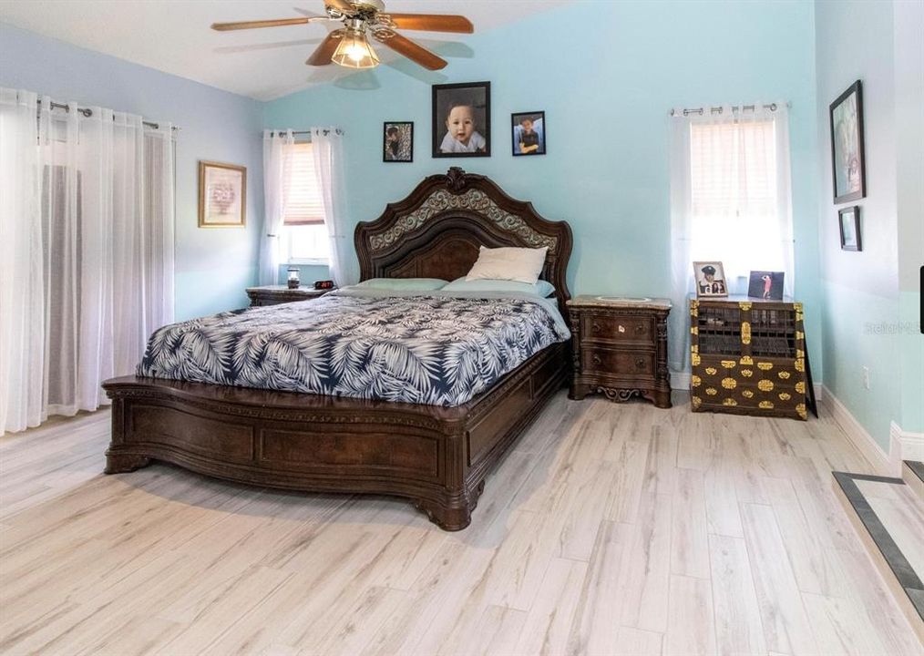 На продажу: $729,900 (4 спален, 2 ванн, 3442 Квадратных фут)