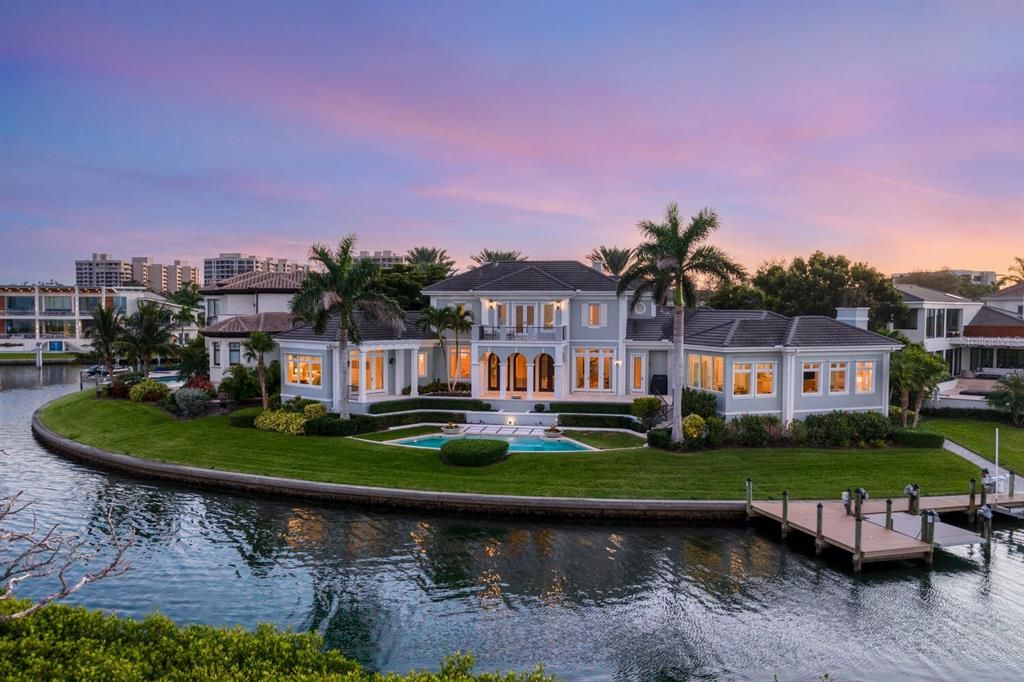 На продажу: $9,700,000 (4 спален, 5 ванн, 5245 Квадратных фут)