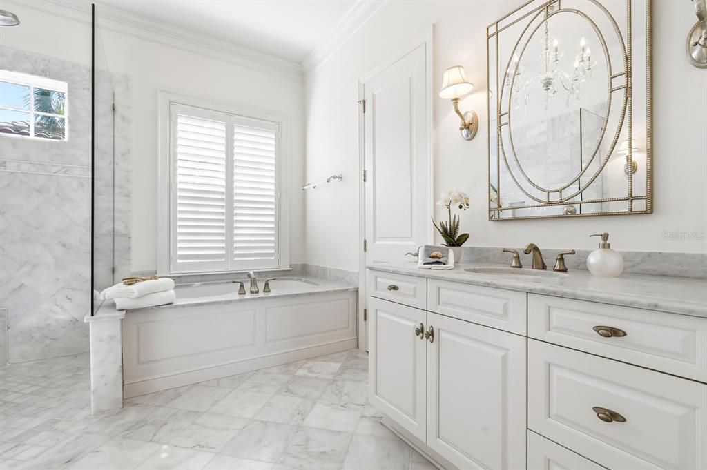 На продажу: $9,700,000 (4 спален, 5 ванн, 5245 Квадратных фут)