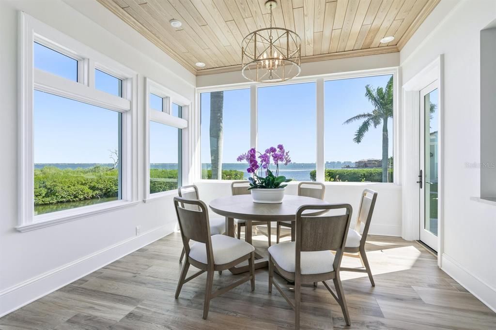 На продажу: $9,700,000 (4 спален, 5 ванн, 5245 Квадратных фут)