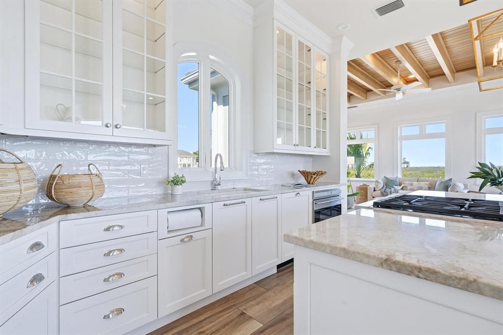 На продажу: $9,700,000 (4 спален, 5 ванн, 5245 Квадратных фут)