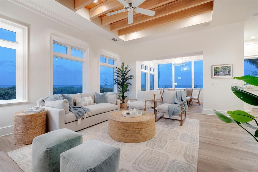 На продажу: $9,700,000 (4 спален, 5 ванн, 5245 Квадратных фут)