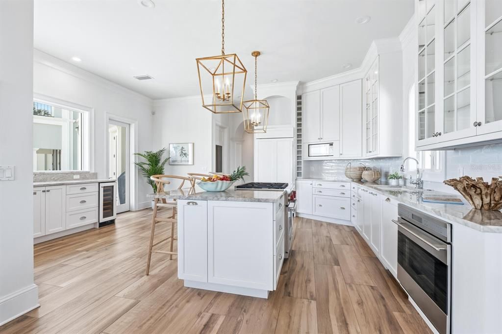 На продажу: $9,700,000 (4 спален, 5 ванн, 5245 Квадратных фут)