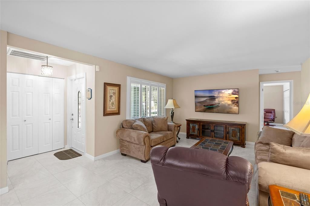 Active With Contract: $439,000 (3 beds, 2 baths, 1656 Square Feet)