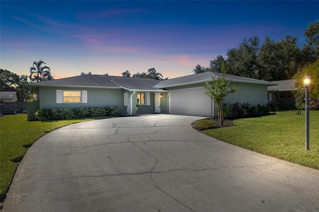 Active With Contract: $439,000 (3 beds, 2 baths, 1656 Square Feet)