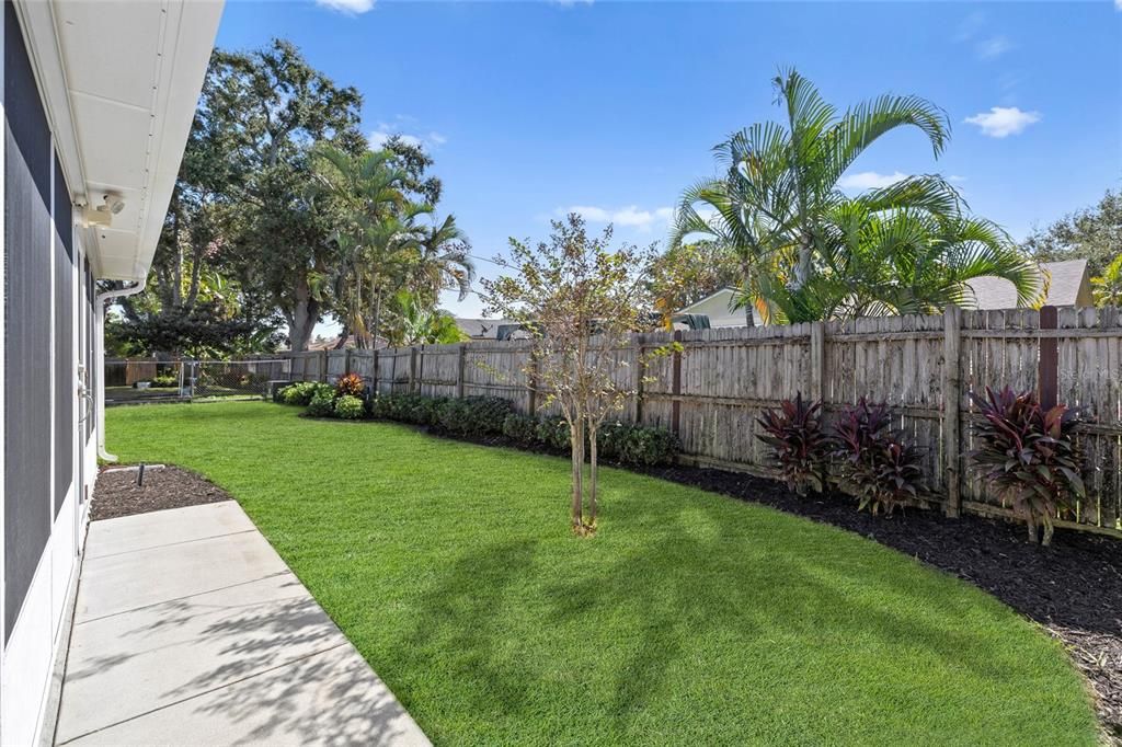 Active With Contract: $439,000 (3 beds, 2 baths, 1656 Square Feet)