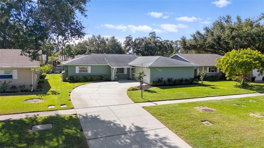 Active With Contract: $439,000 (3 beds, 2 baths, 1656 Square Feet)