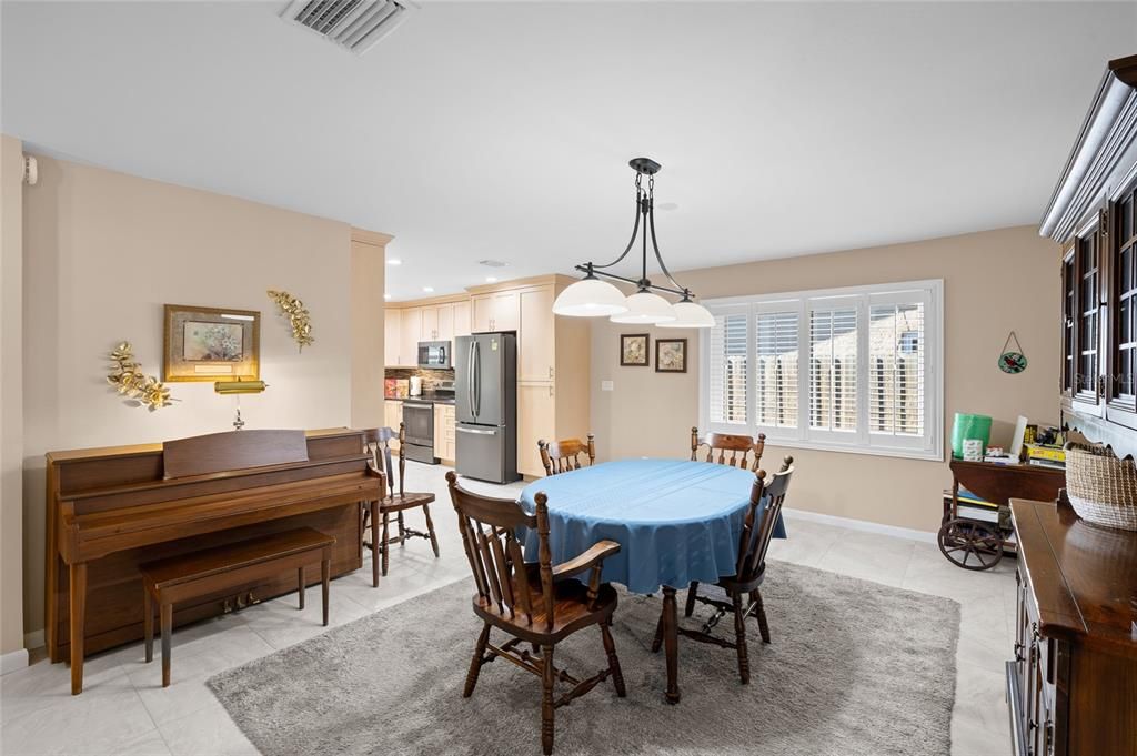 Active With Contract: $439,000 (3 beds, 2 baths, 1656 Square Feet)