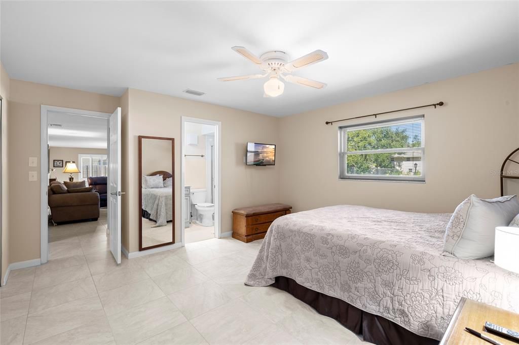 Active With Contract: $439,000 (3 beds, 2 baths, 1656 Square Feet)