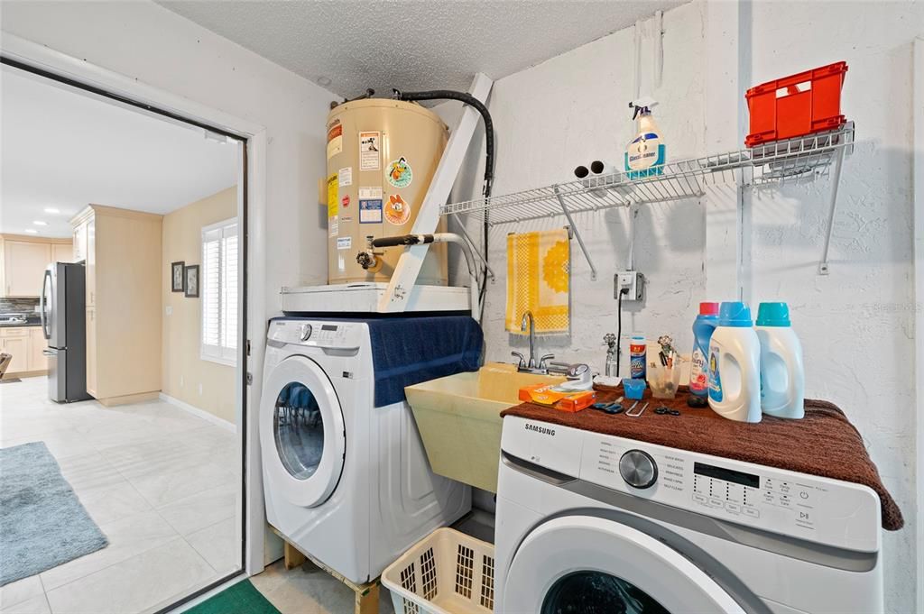 Active With Contract: $439,000 (3 beds, 2 baths, 1656 Square Feet)