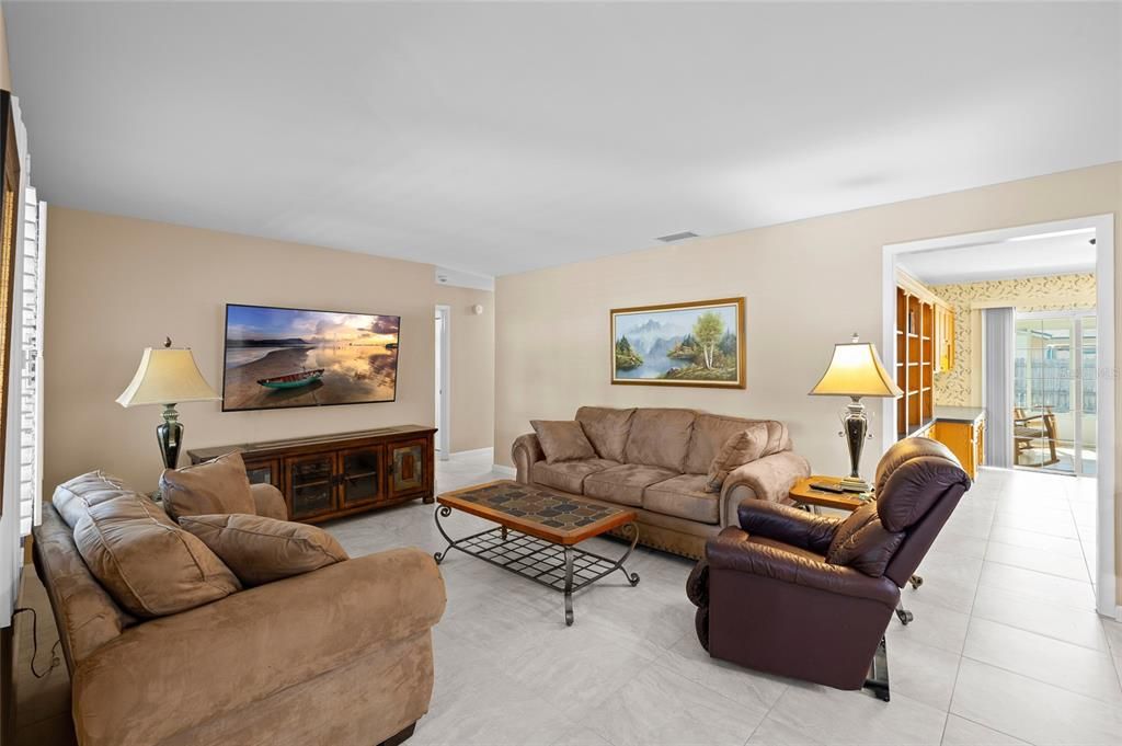 Active With Contract: $439,000 (3 beds, 2 baths, 1656 Square Feet)