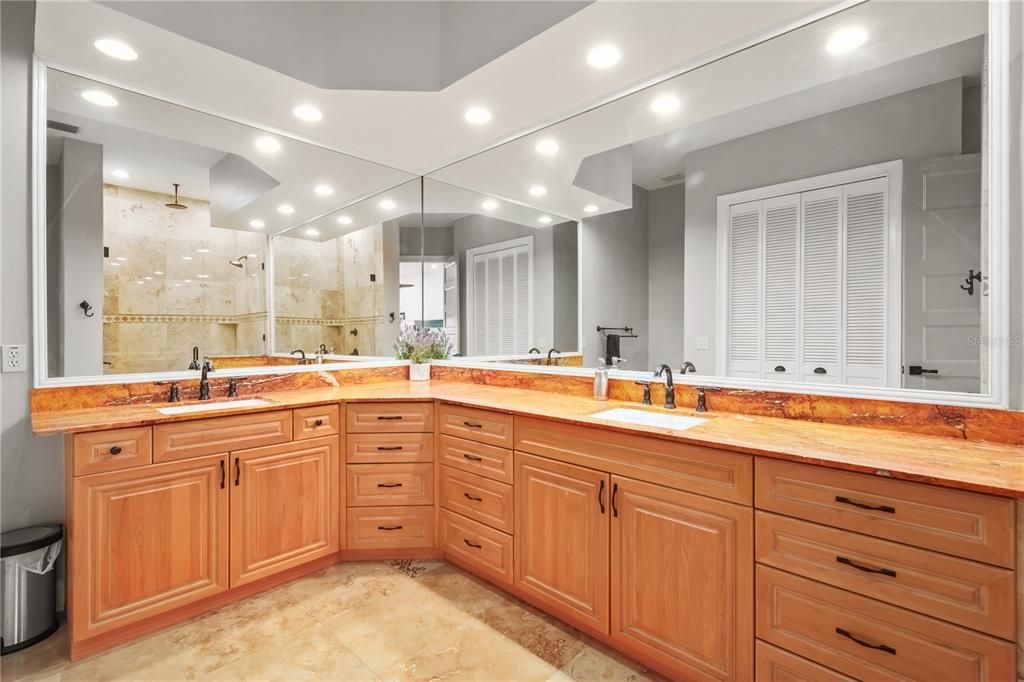 For Sale: $1,995,000 (2 beds, 2 baths, 2260 Square Feet)