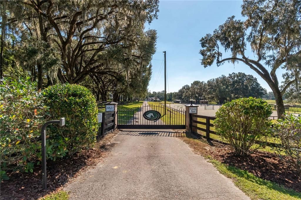 For Sale: $1,995,000 (2 beds, 2 baths, 2260 Square Feet)