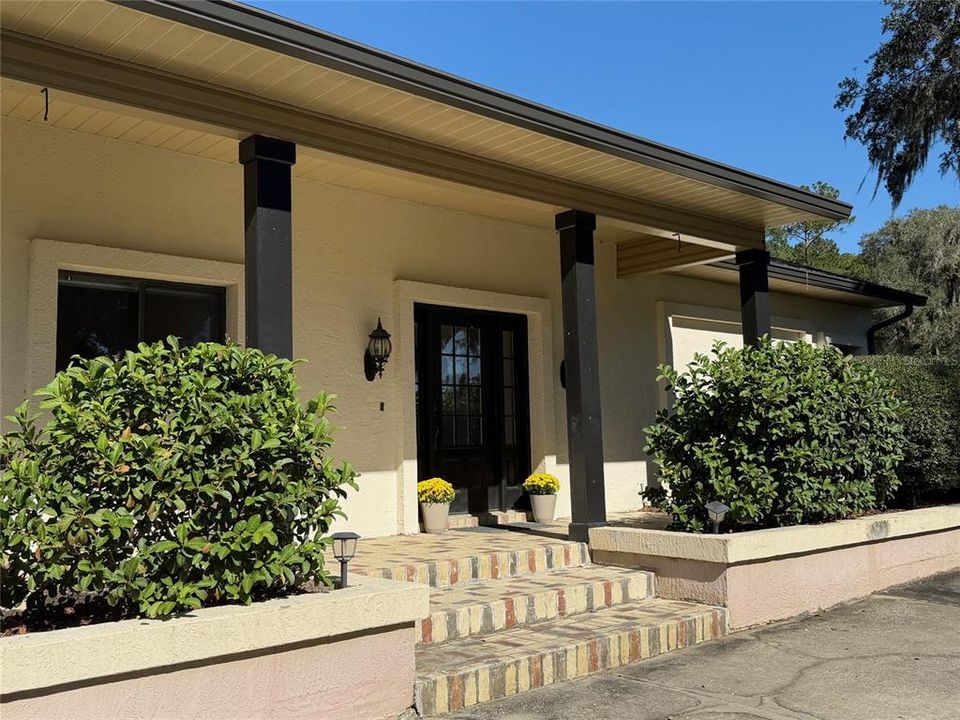 For Sale: $1,995,000 (2 beds, 2 baths, 2260 Square Feet)