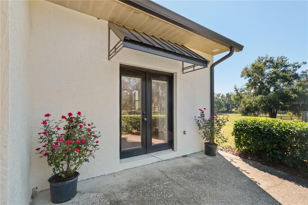 For Sale: $1,995,000 (2 beds, 2 baths, 2260 Square Feet)