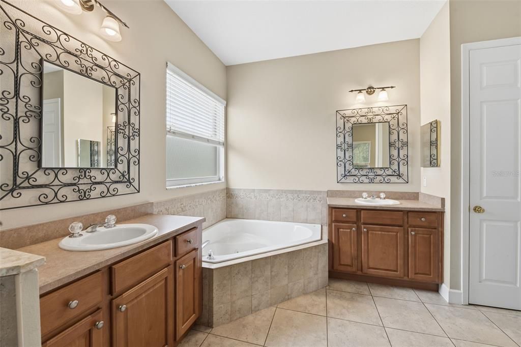 На продажу: $415,000 (3 спален, 2 ванн, 1971 Квадратных фут)