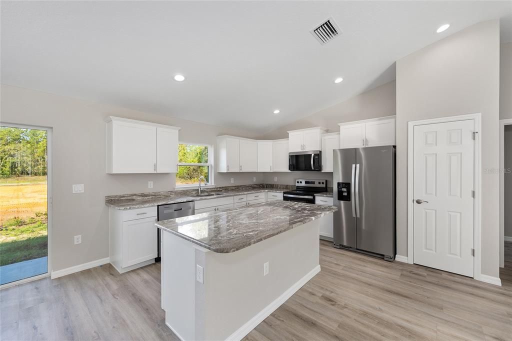 For Sale: $239,000 (3 beds, 2 baths, 1083 Square Feet)