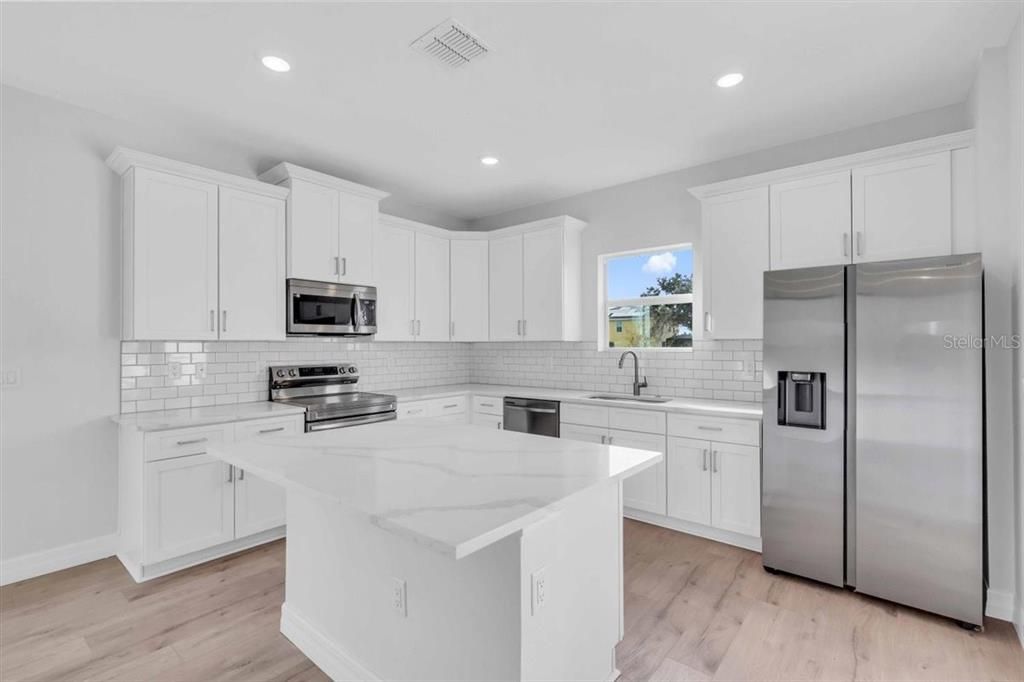 For Sale: $399,000 (4 beds, 3 baths, 2092 Square Feet)