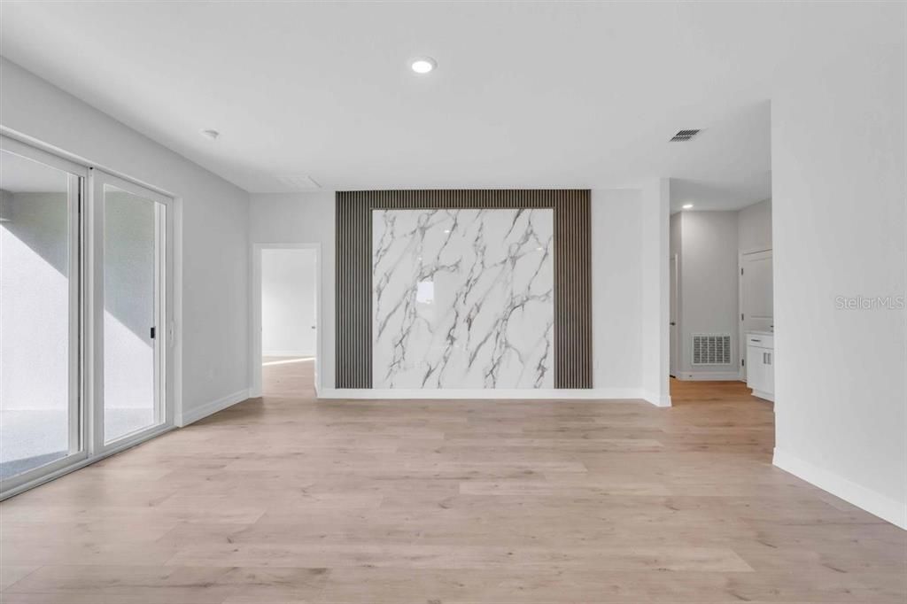 For Sale: $399,000 (4 beds, 3 baths, 2092 Square Feet)