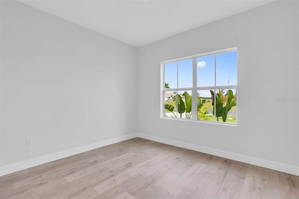 For Sale: $399,000 (4 beds, 3 baths, 2092 Square Feet)