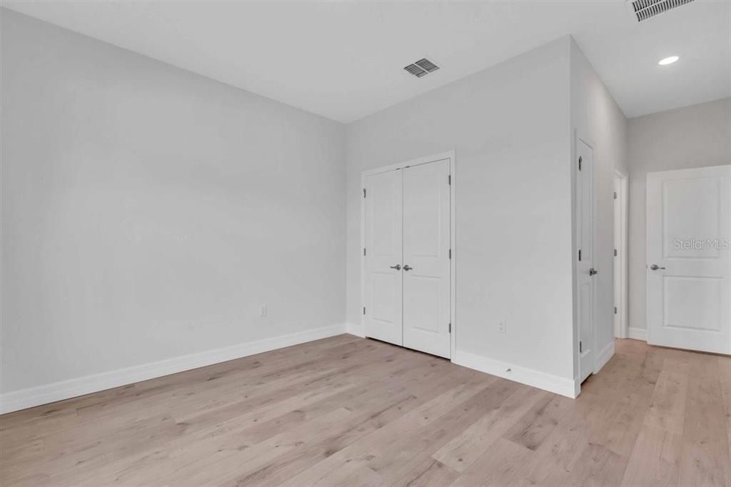 For Sale: $399,000 (4 beds, 3 baths, 2092 Square Feet)