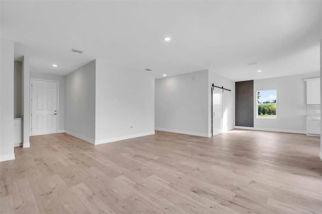 For Sale: $399,000 (4 beds, 3 baths, 2092 Square Feet)