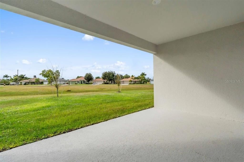 For Sale: $399,000 (4 beds, 3 baths, 2092 Square Feet)