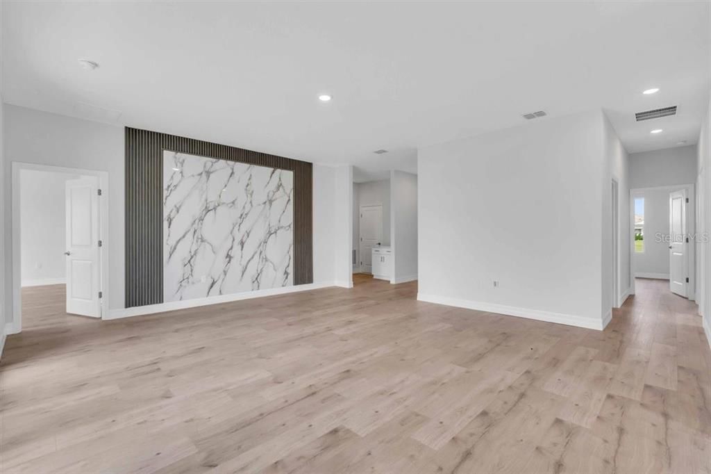 For Sale: $399,000 (4 beds, 3 baths, 2092 Square Feet)