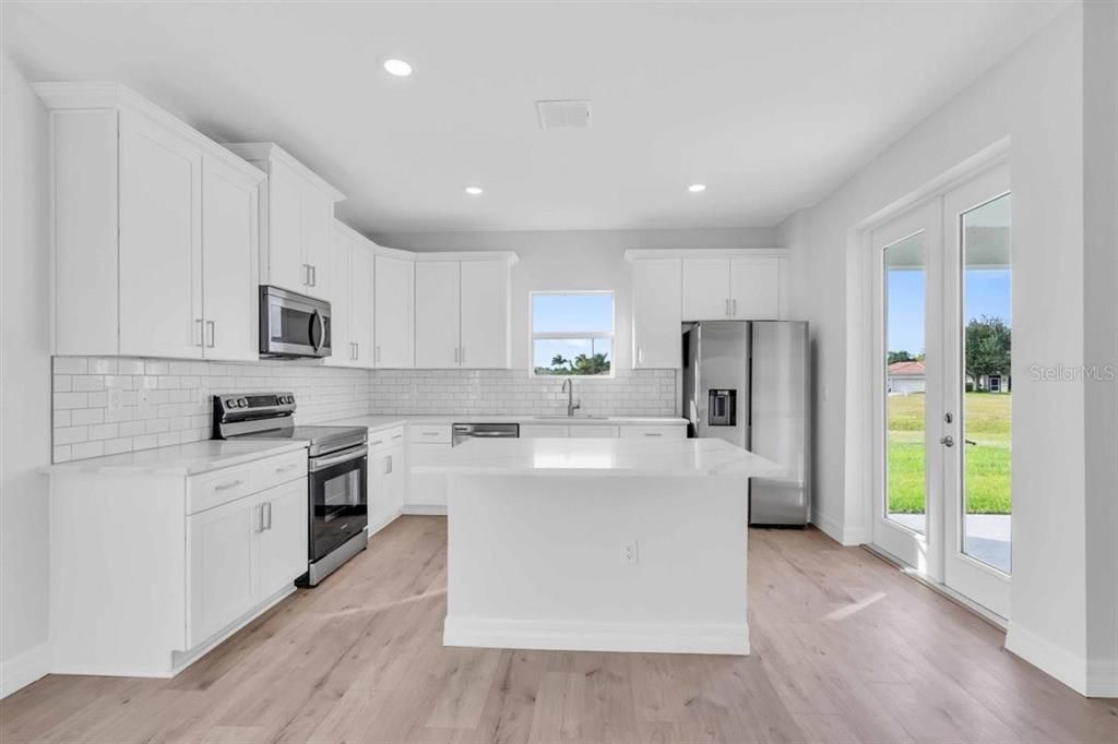 For Sale: $399,000 (4 beds, 3 baths, 2092 Square Feet)