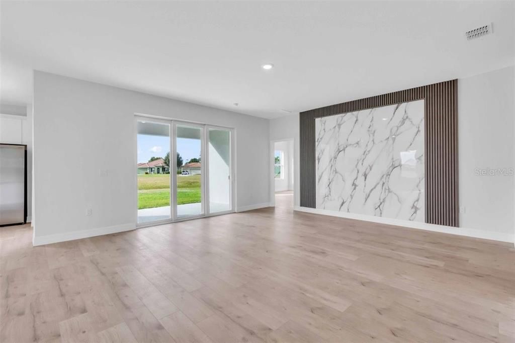 For Sale: $399,000 (4 beds, 3 baths, 2092 Square Feet)