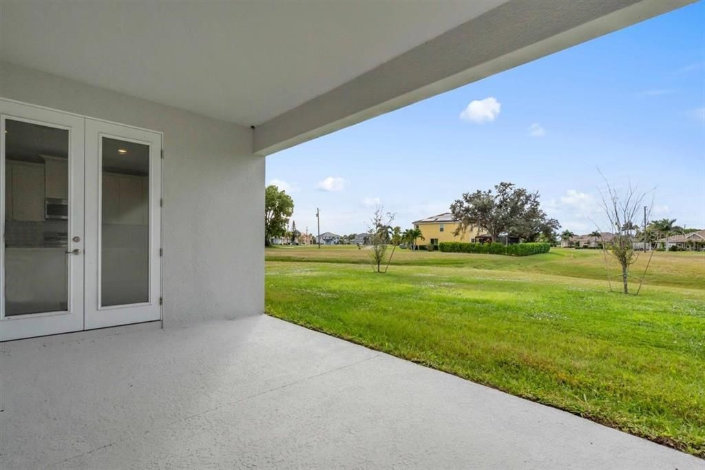 For Sale: $399,000 (4 beds, 3 baths, 2092 Square Feet)